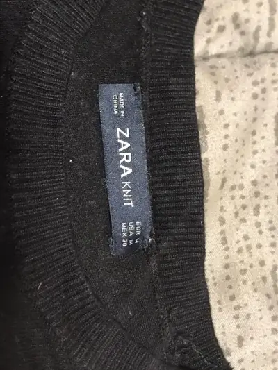 Suéter negro con botones dorados Zara Knit - miniatura 3
