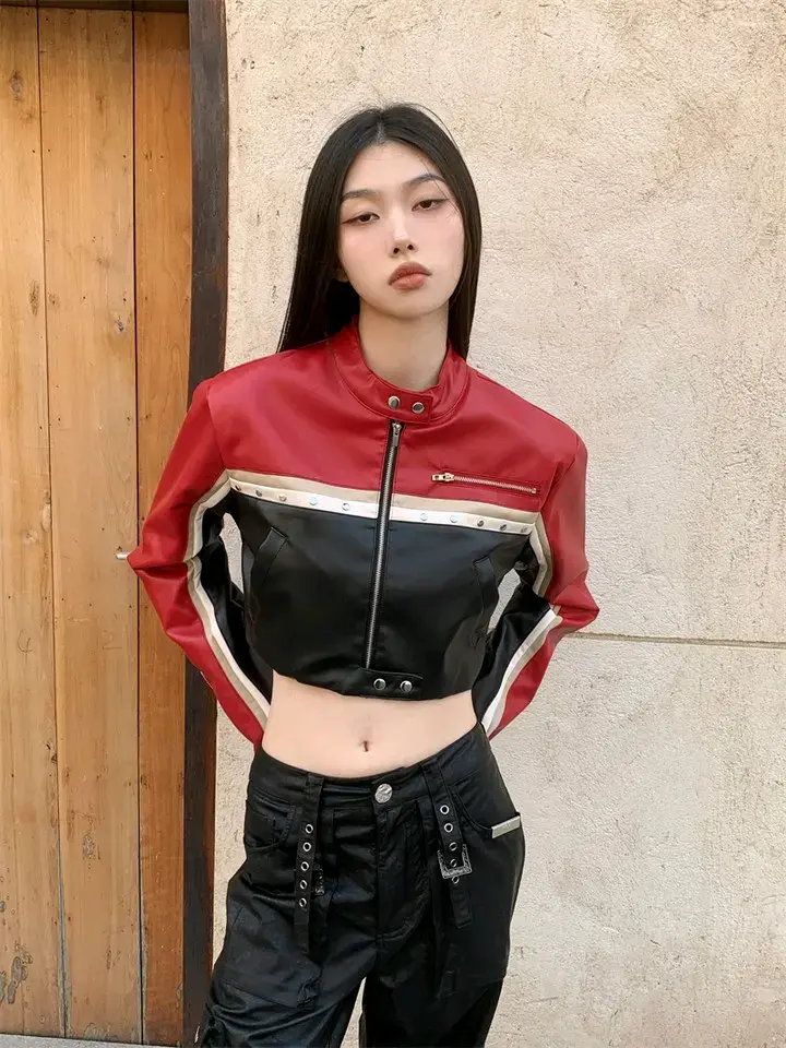Chaqueta corta de cuero rojo y negro para mujer - 3