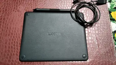 Tableta gráfica Wacom con lápiz y cable - miniatura 2
