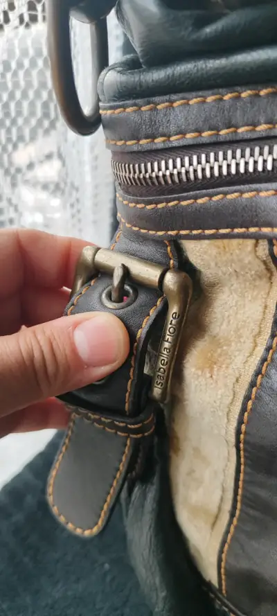 Cartera Hobo Isabella Fiore terciopelo y cuero. - miniatura 5