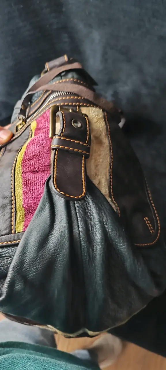 Cartera Hobo Isabella Fiore terciopelo y cuero. - 6