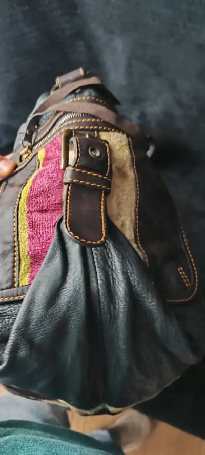 Cartera Hobo Isabella Fiore terciopelo y cuero. - miniatura 6