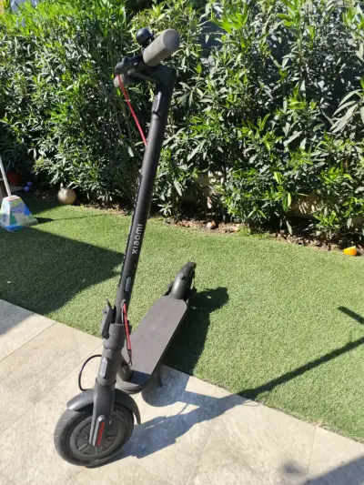 Scooter eléctrico Xiaomi 4lite en buen estado - miniatura 1