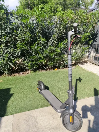 Scooter eléctrico Xiaomi 4lite en buen estado - miniatura 6