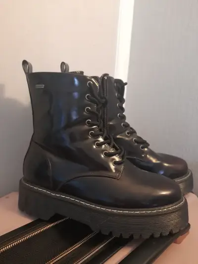 Botas negras de cuero Azaleia con plataforma - miniatura 3
