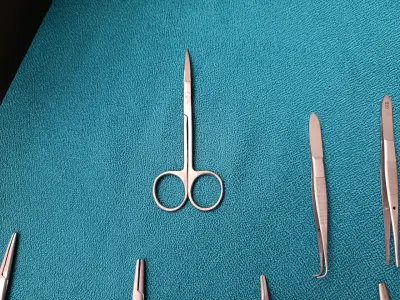 Set de herramientas quirúrgicas de acero inoxidable - miniatura 1