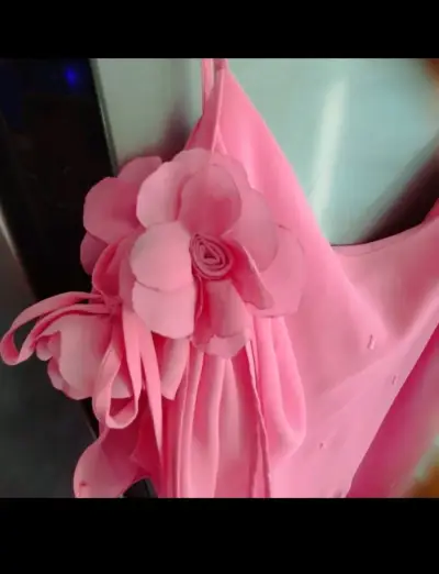 Vestido largo rosa con detalles florales - miniatura 2