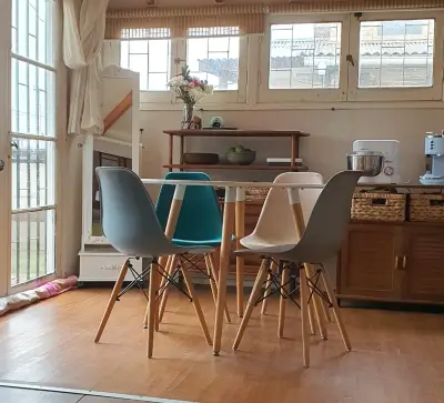 Juego de Comedor Redondo con Sillas de Colores - miniatura 3
