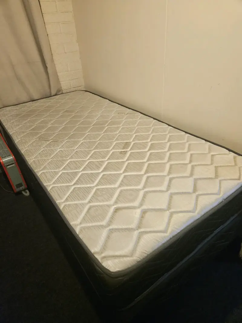 Colchón de una plaza en buen estado - 4