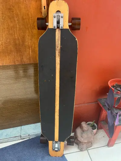 Longboard Darkstar con diseño llamativo - miniatura 2