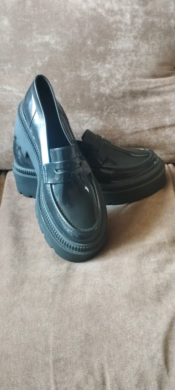 Zapatos de charol negro Petite Jolie