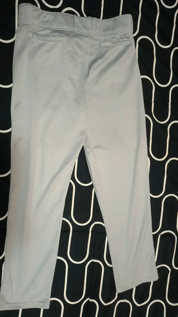 Pantalones deportivos grises Adidas AEROREADY - 2