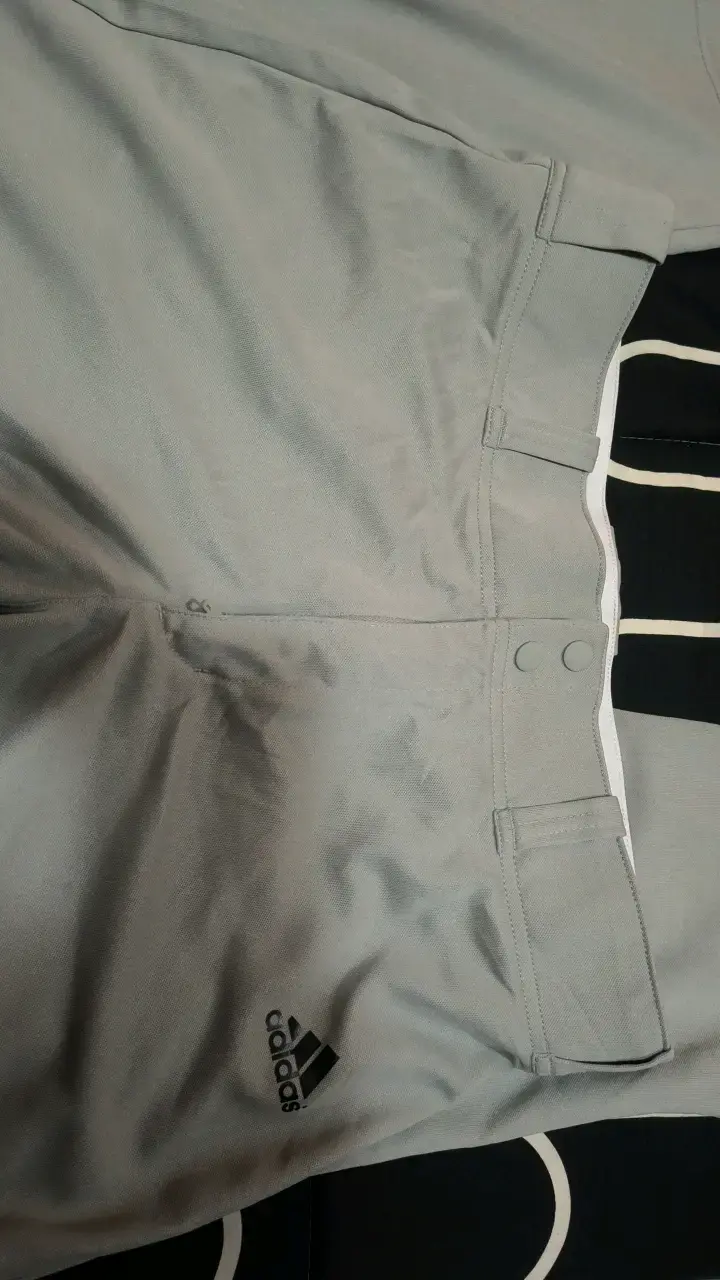 Pantalones deportivos grises Adidas AEROREADY - 4