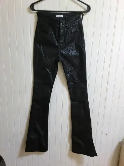 Pantalones negros efecto cuero Forever 21 - miniatura 1
