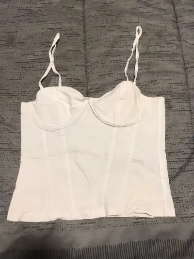 Top corset blanco con tirantes ajustables - miniatura 1