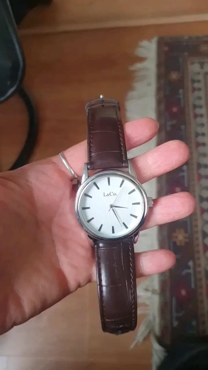Reloj de pulsera L&Co con correa de cuero - 1