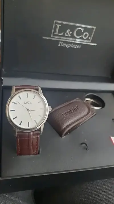 Reloj de pulsera L&Co con correa de cuero - miniatura 3