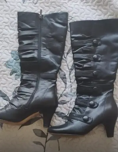 Botas de cuero natural negro con tacón medio... - miniatura 1