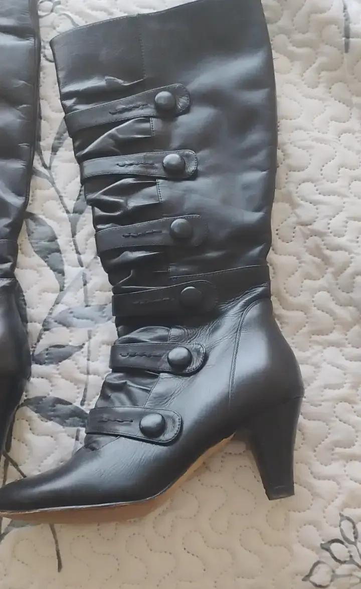 Botas de cuero natural negro con tacón medio... - 2
