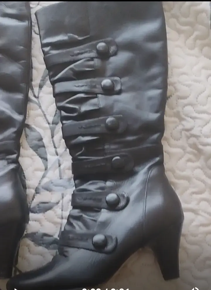 Botas de cuero natural negro con tacón medio... - 3