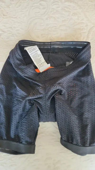 Shorts de ciclismo negros con acolchado - miniatura 2