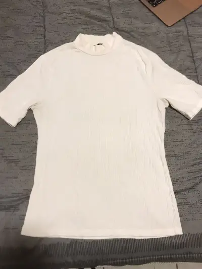 Polera blanca de cuello alto para mujer - miniatura 1