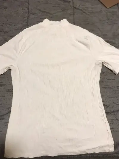 Polera blanca de cuello alto para mujer - miniatura 2