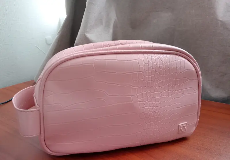 Neceser de viaje rosa y bolso llavero - 3