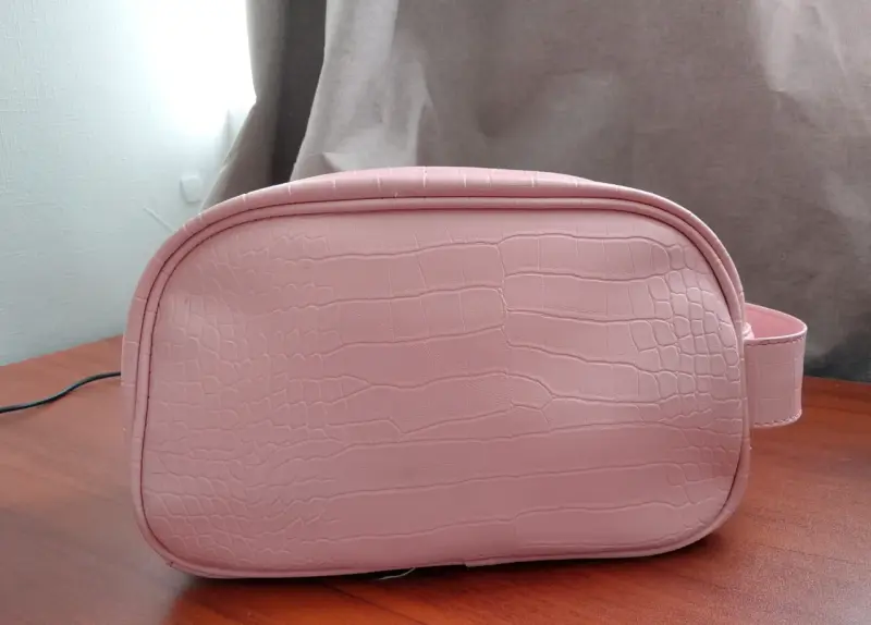 Neceser de viaje rosa y bolso llavero - 4