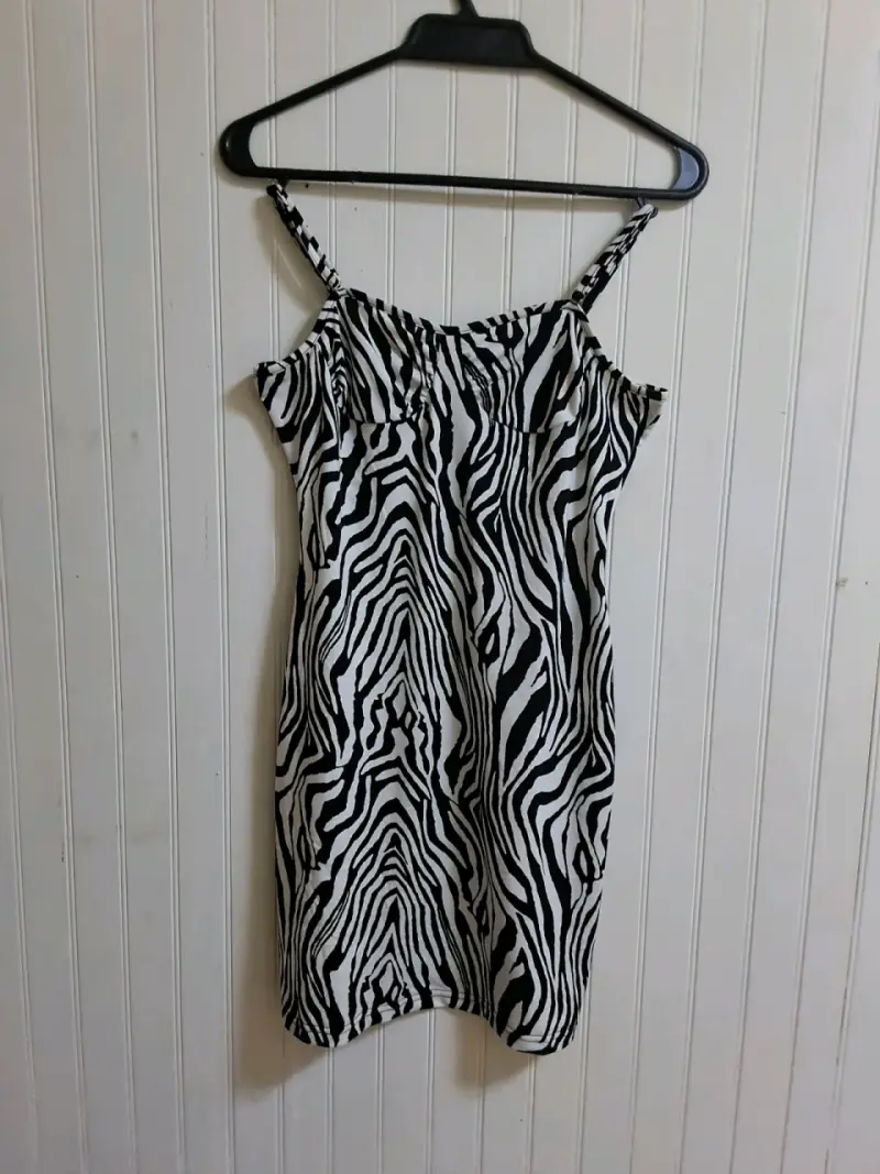 Vestido corto estampado cebra Shein - 2