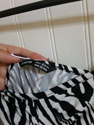 Vestido corto estampado cebra Shein - miniatura 4