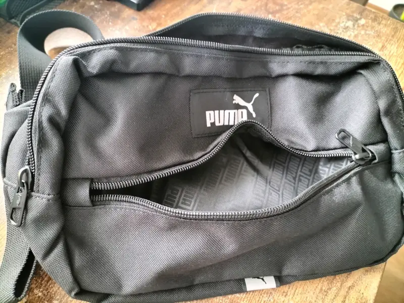 Riñonera negra Puma con múltiples bolsillos - 4