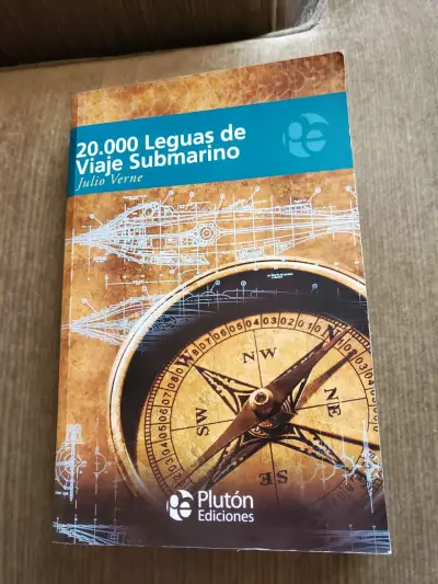 Libro 20.000 Leguas de Viaje Submarino de Julio Verne - miniatura 1
