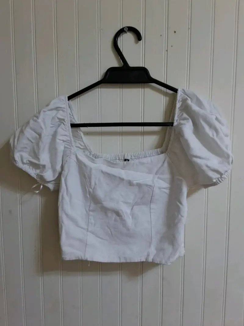 Blusa blanca con mangas abullonadas Sybilla
