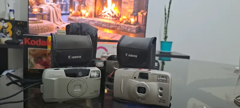 Cámaras analógicas Canon y Kodak con estuches - 2