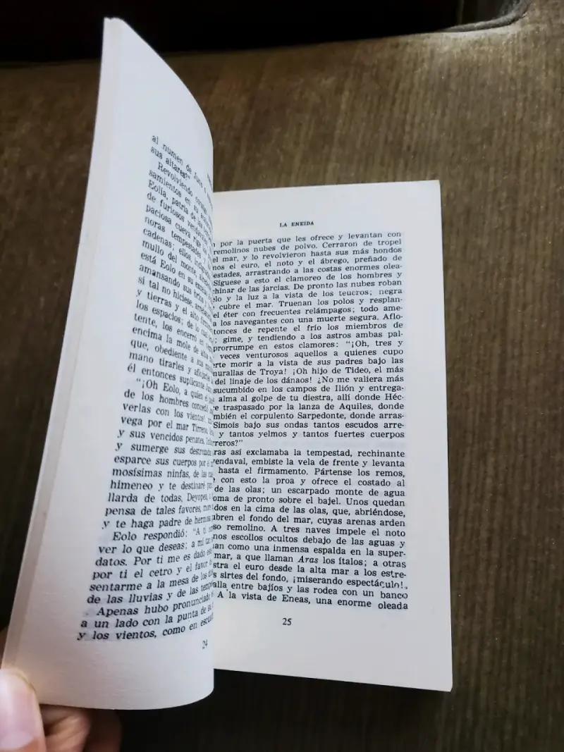 Libro La Eneida de Virgilio con prólogo - 2