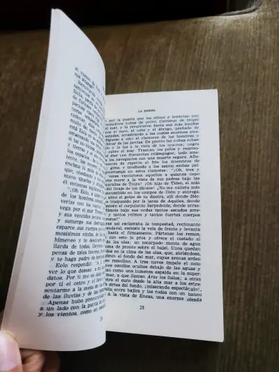 Libro La Eneida de Virgilio con prólogo - miniatura 2