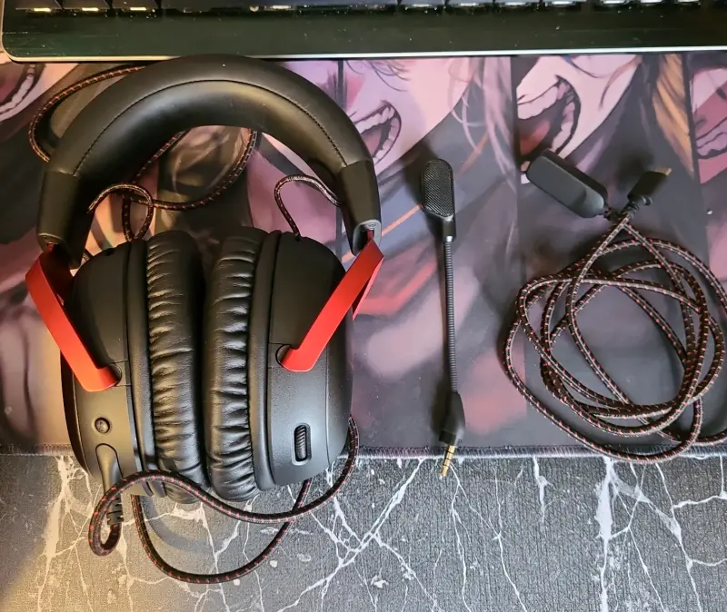 Audífonos HyperX Cloud III - 2