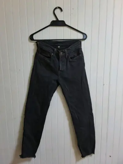 Jeans negros de mezclilla para mujer - miniatura 1