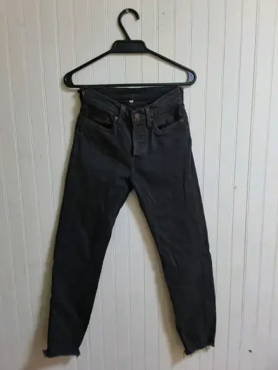 Jeans negros de mezclilla para mujer - miniatura 2