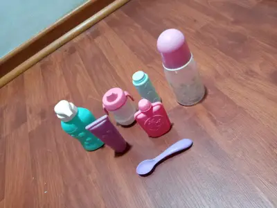 Muñeca bebé reborn con accesorios - miniatura 3