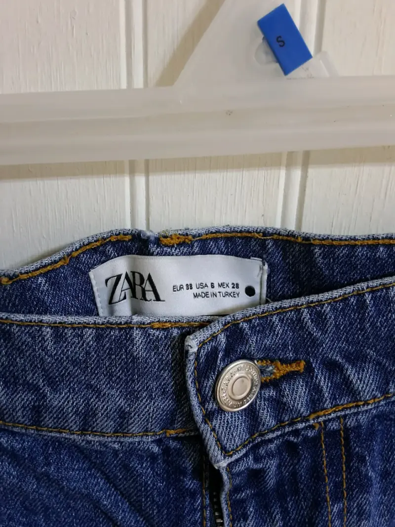 Shorts de mezclilla Zara para mujer - 4