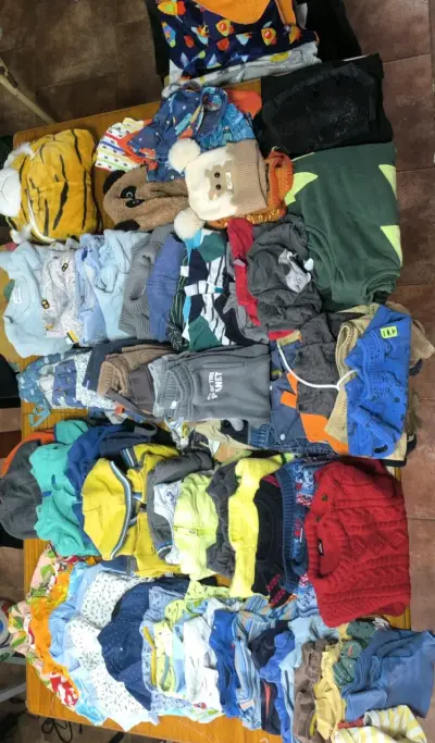 Lote de ropa infantil variada en buen estado - miniatura 1