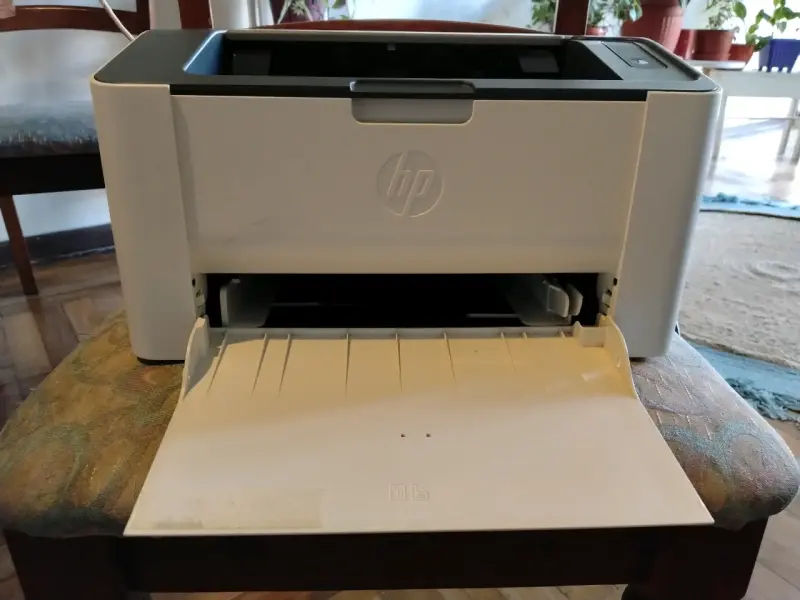 Impresora láser HP 107a en buen estado - 2