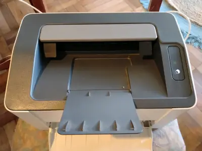 Impresora láser HP 107a en buen estado - miniatura 3