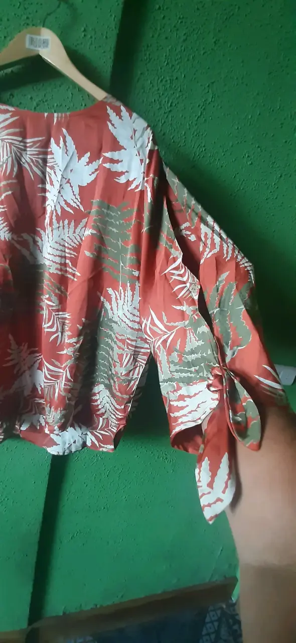 Blusa estampada tropical Caroline Morgan - 2