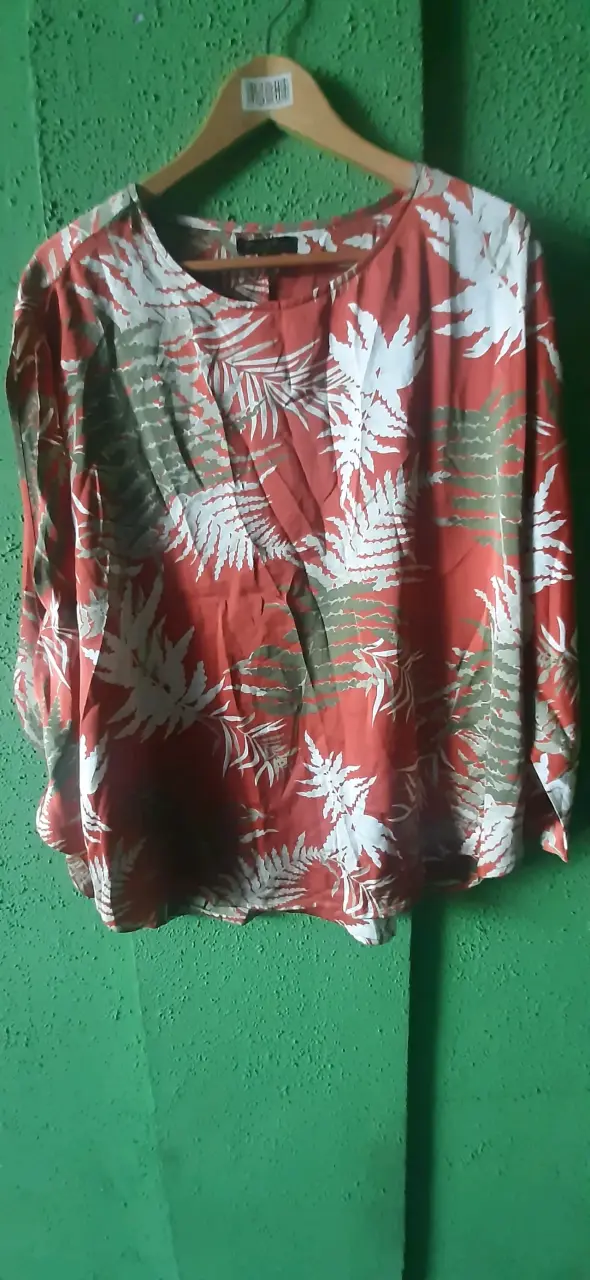 Blusa estampada tropical Caroline Morgan - 3