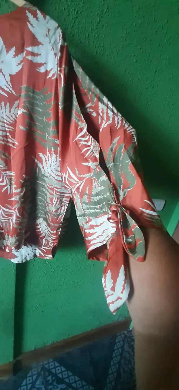 Blusa estampada tropical Caroline Morgan - 4
