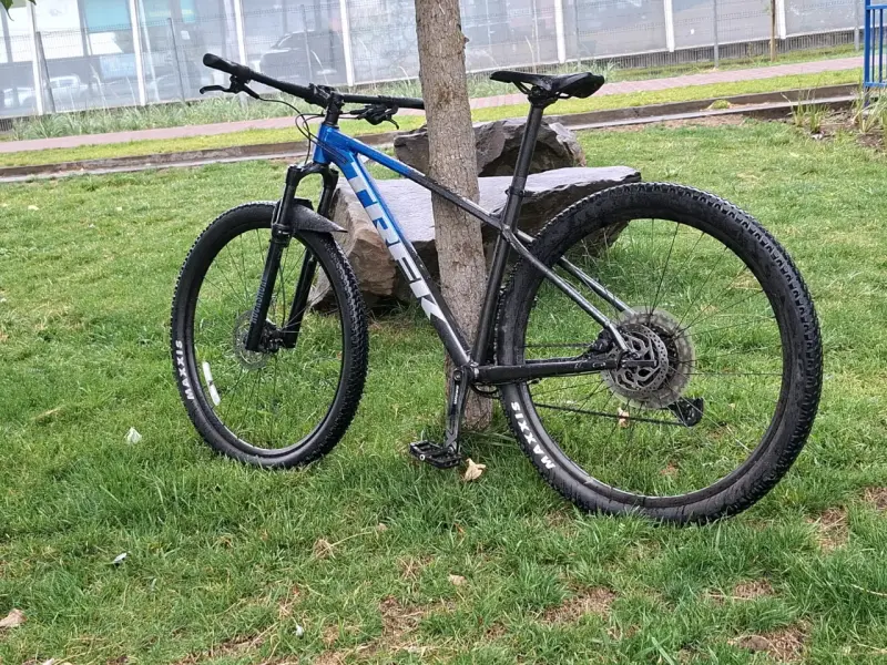 TREK MARLIN 8 - 4