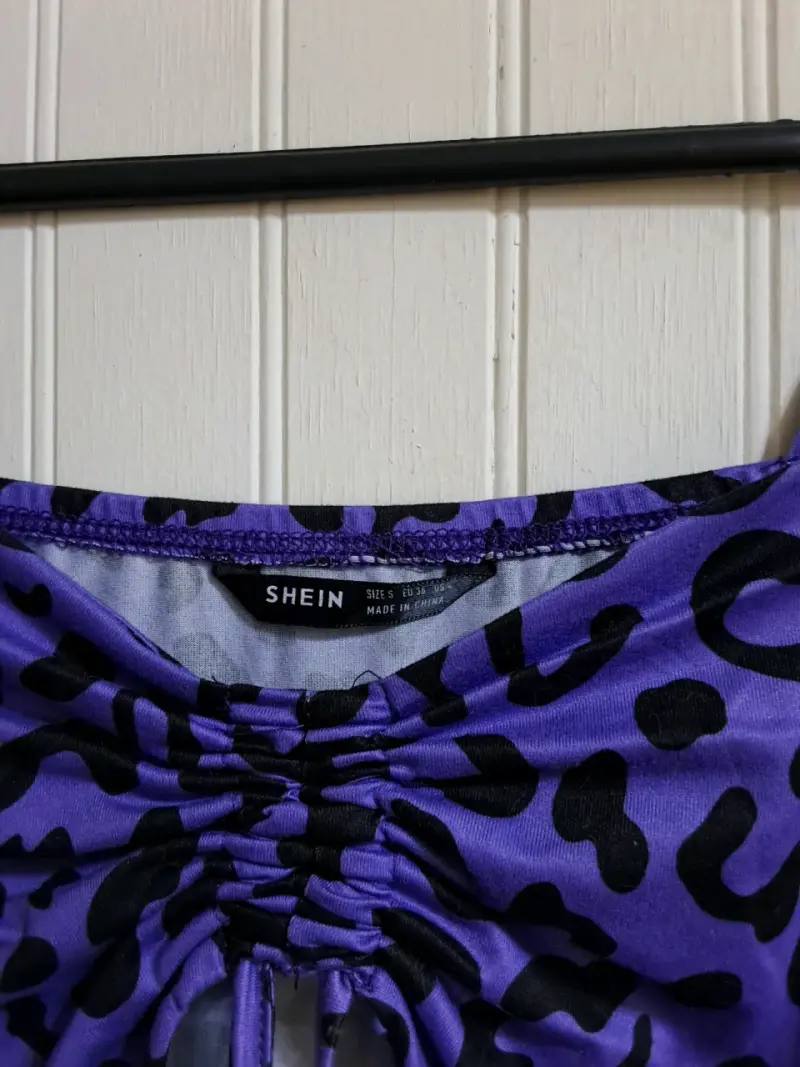 Vestido corto morado con estampado animal print - 3